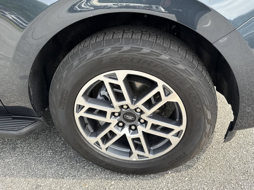 Used 2025 Ford Expedition Active AWD/4WD image 12