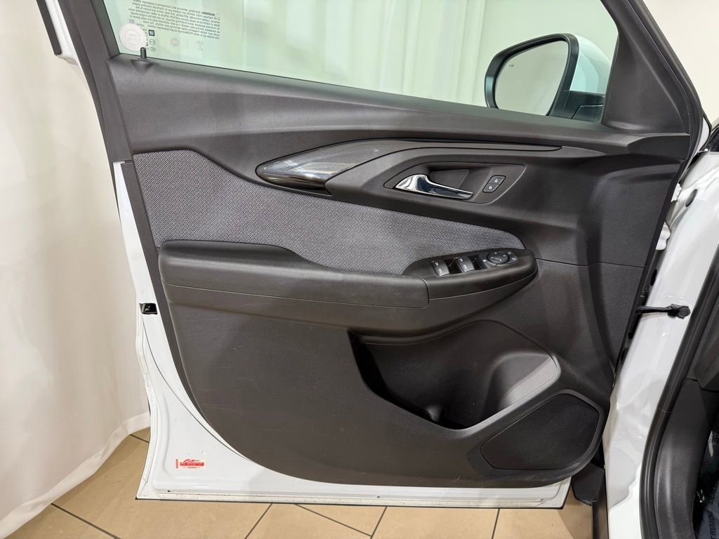 Used 2022 Chevrolet TrailBlazer LT w/ Convenience Package image 15