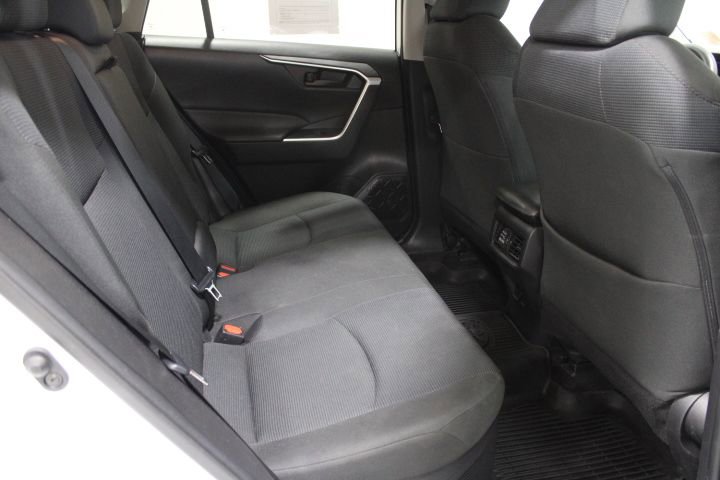 Used 2021 Toyota RAV4 LE image 27