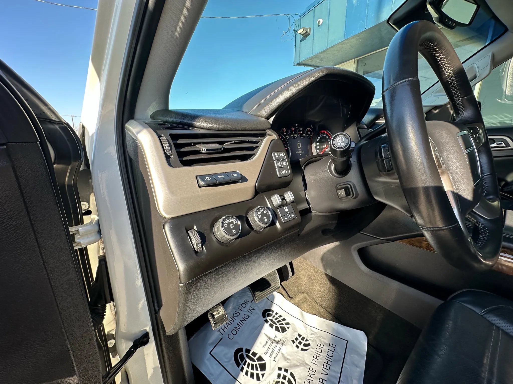 Used 2015 GMC Yukon Denali w/ Premium Package AWD/4WD image 13