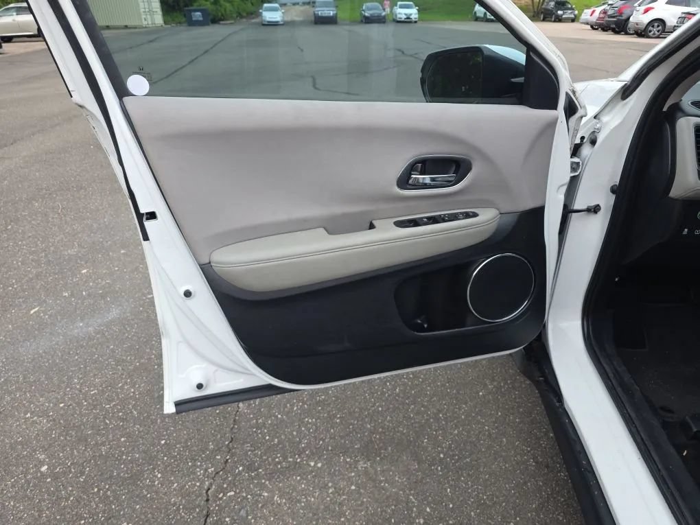 Used 2018 Honda HR-V EX image 37