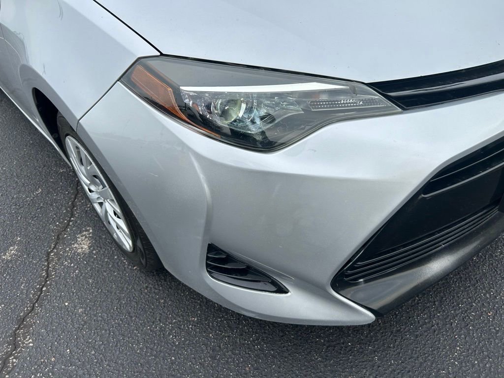 Used 2018 Toyota Corolla LE FWD image 2