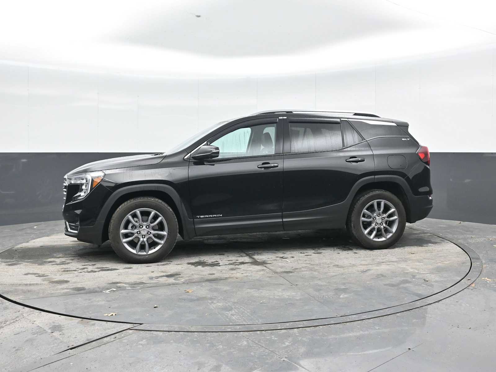 Used 2022 GMC Terrain SLT w/ Infotainment Package II image 3