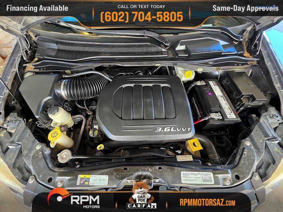 Used 2015 Chrysler Town & Country Touring image 30