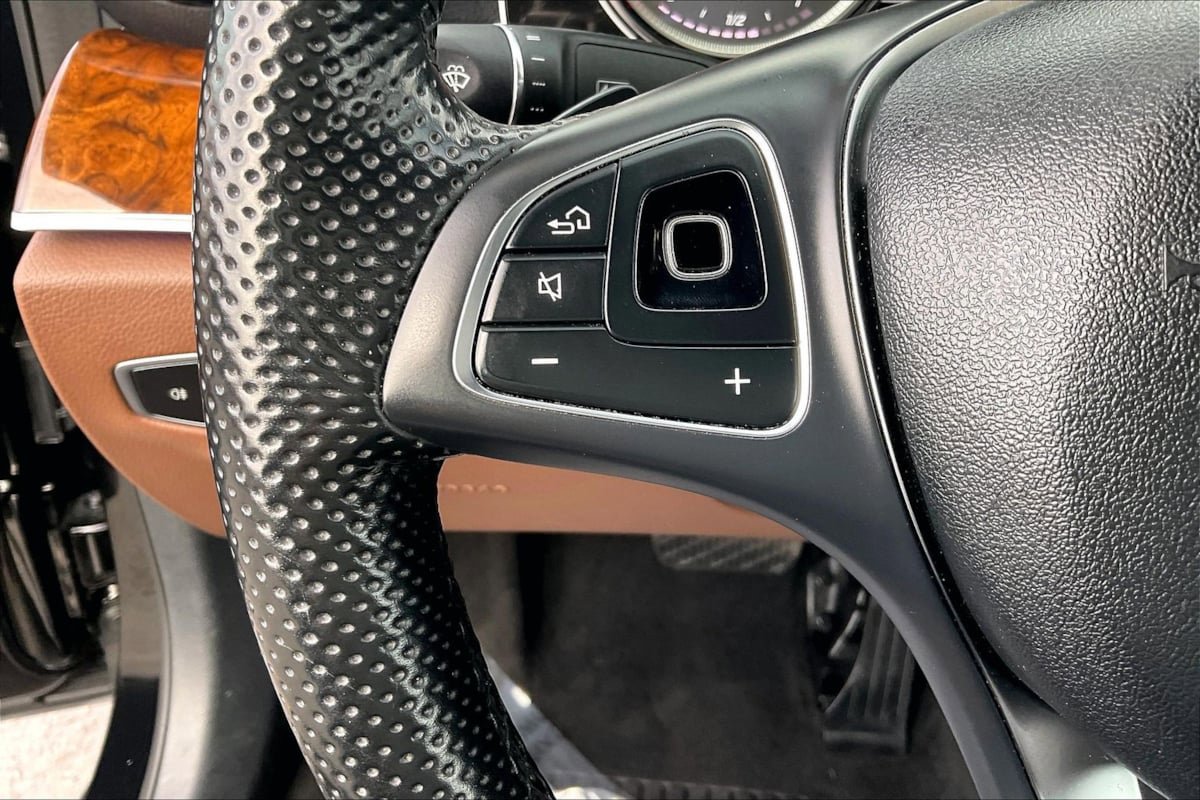 Used 2017 Mercedes-Benz E 300 image 9
