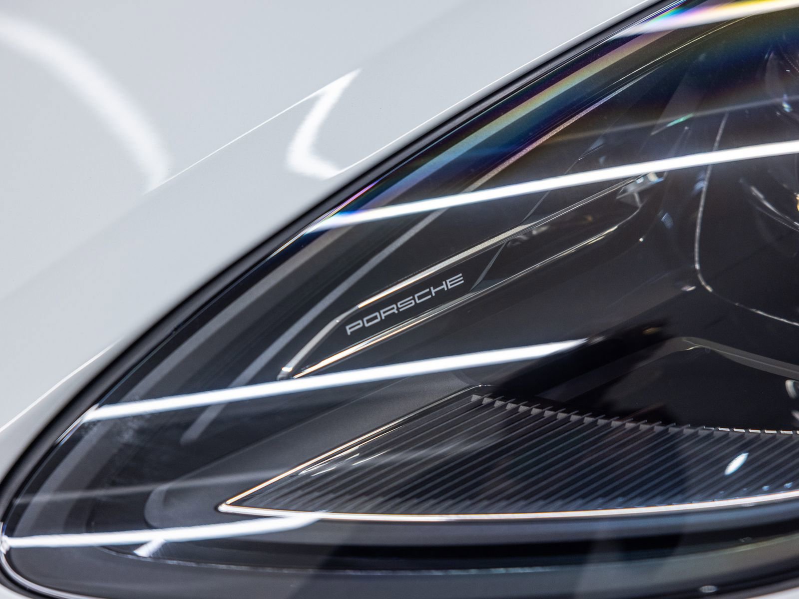 Certified 2025 Porsche Macan image 14