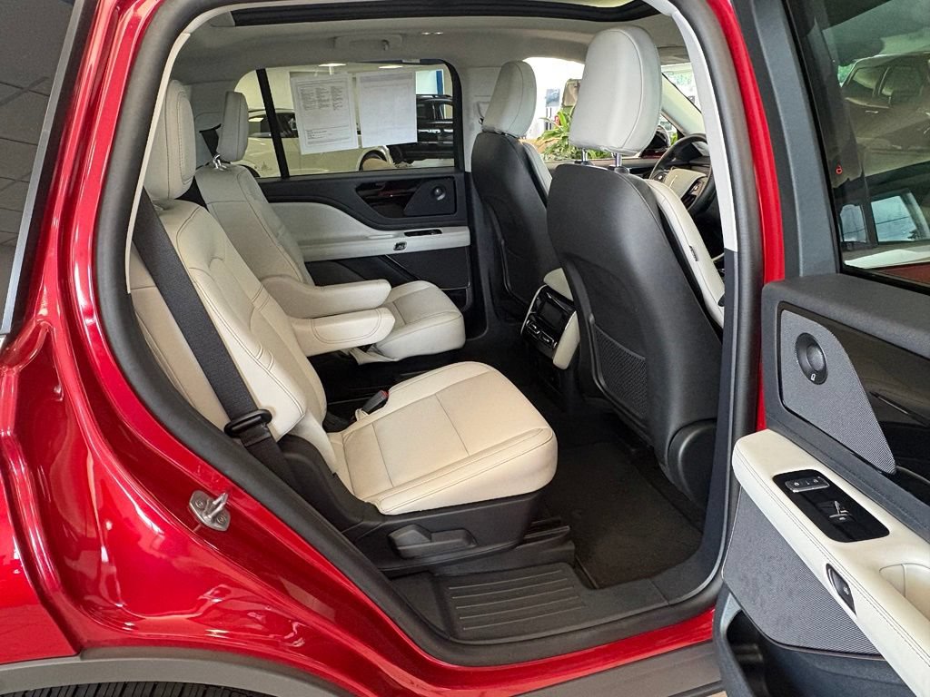 Used 2025 Lincoln Aviator AWD w/ Equipment Group 101A image 40