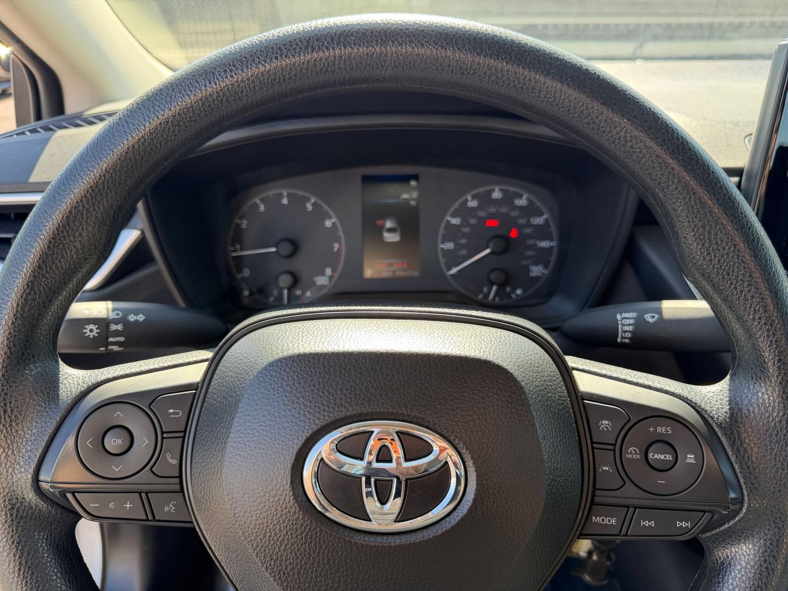 Used 2025 Toyota Corolla LE FWD image 25