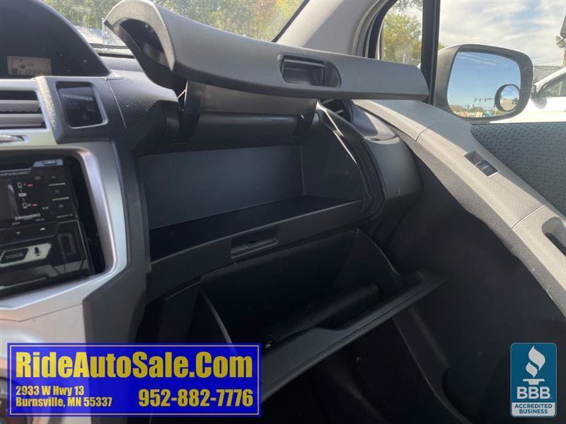 Used 2008 Toyota Yaris 2-Door Hatchback FWD image 36