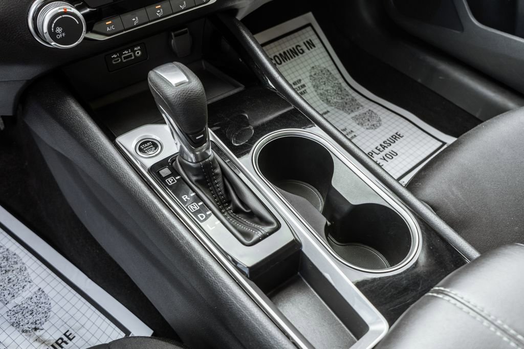 Used 2024 Nissan Altima 2.5 SV image 17