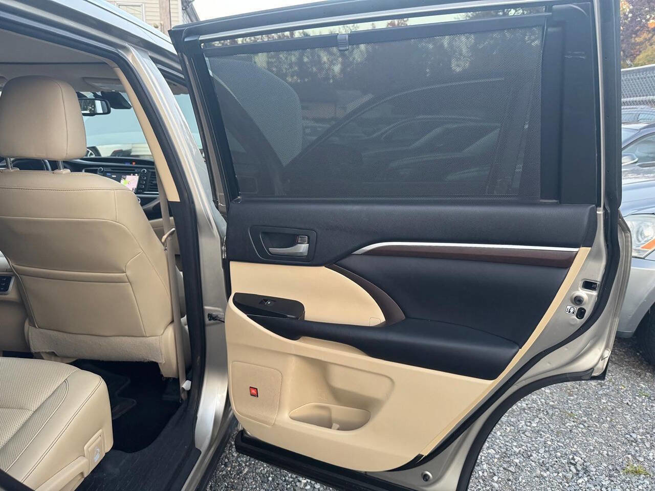 Used 2015 Toyota Highlander Limited Platinum image 37