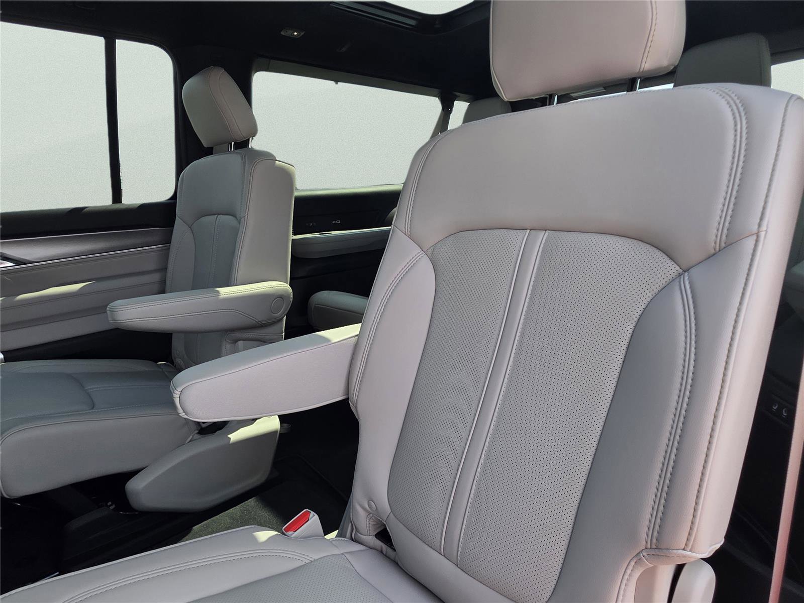 New 2026 Jeep Grand Wagoneer L 4WD w/ Premium Group I image 31