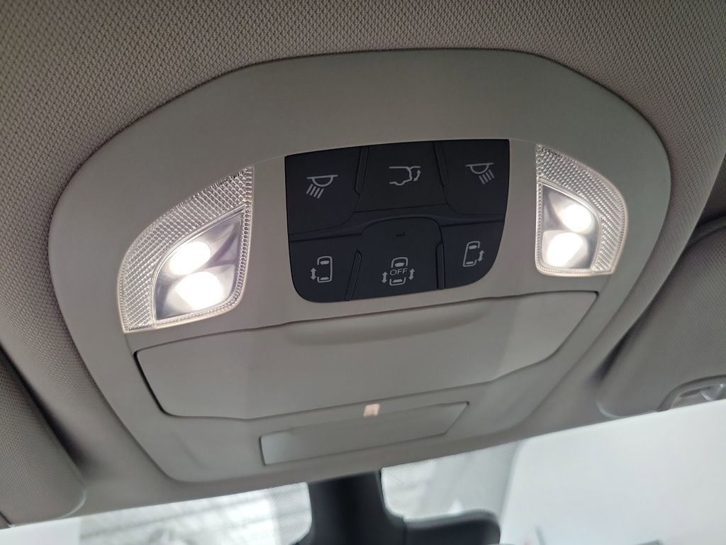 Used 2023 Chrysler Voyager LX FWD image 45