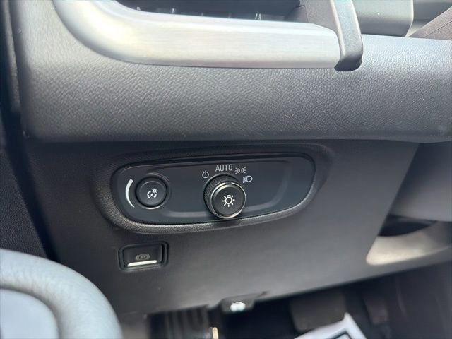 Used 2024 GMC Terrain SLE w/ Driver Convenience Package FWD image 41