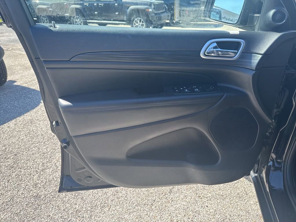 Used 2019 Jeep Grand Cherokee Laredo image 6