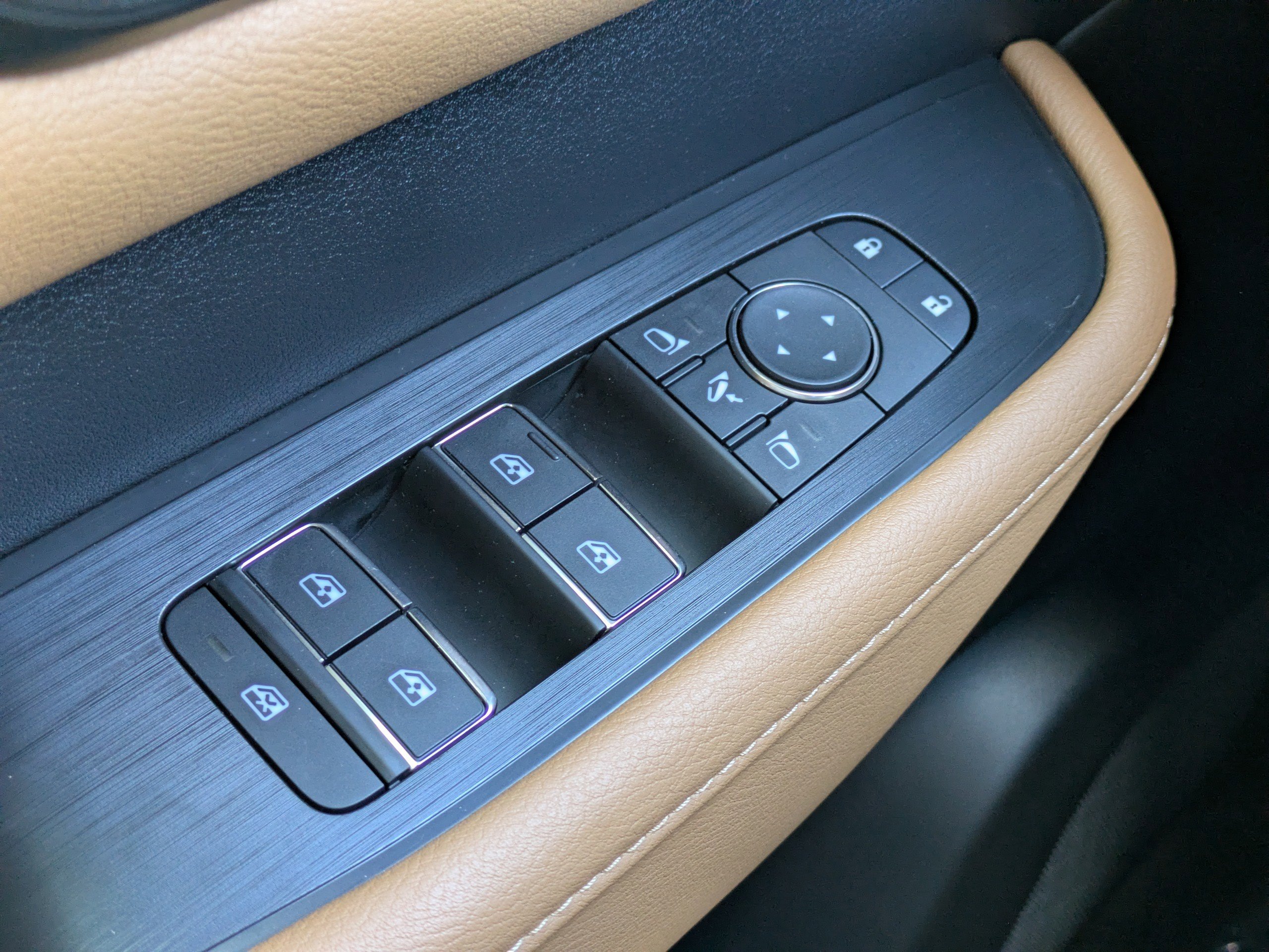 Used 2025 Nissan Armada SL w/ Captain's Chari Seat Package image 20