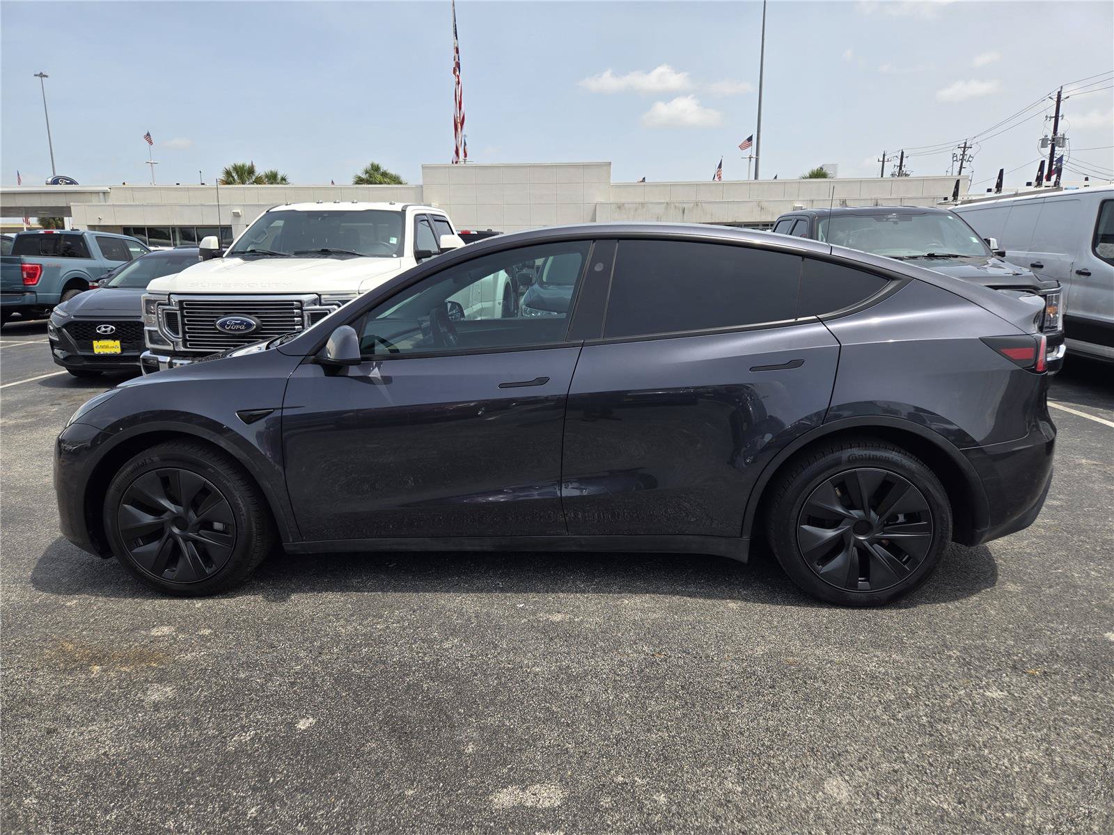 Used 2025 Tesla Model Y Long Range AWD/4WD image 4