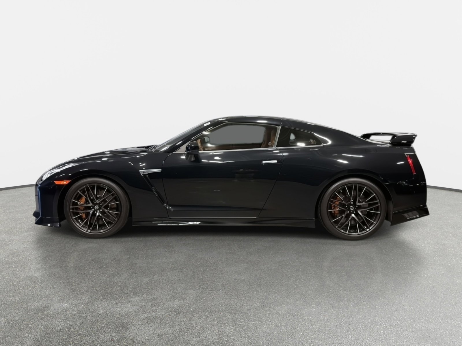 Used 2021 Nissan GT-R Premium image 6