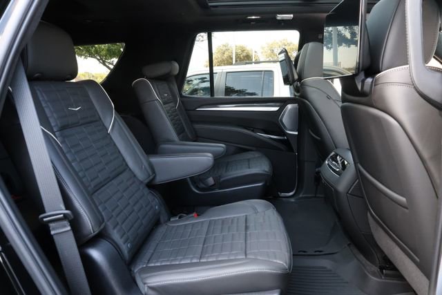 Used 2025 Cadillac Escalade V w/ LPO, ONYX Package image 32