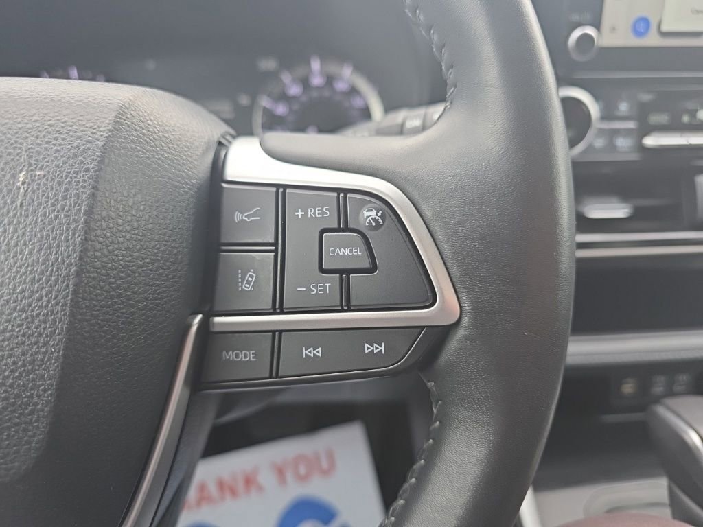 Used 2024 Toyota Highlander LE image 28
