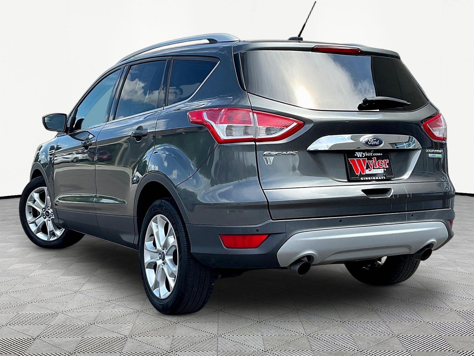 Used 2015 Ford Escape Titanium FWD image 4