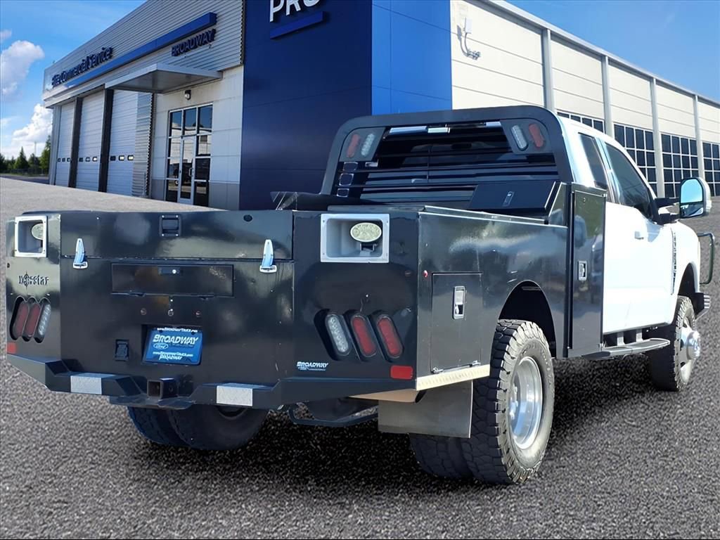 Used 2023 Ford F350 Lariat AWD/4WD image 2