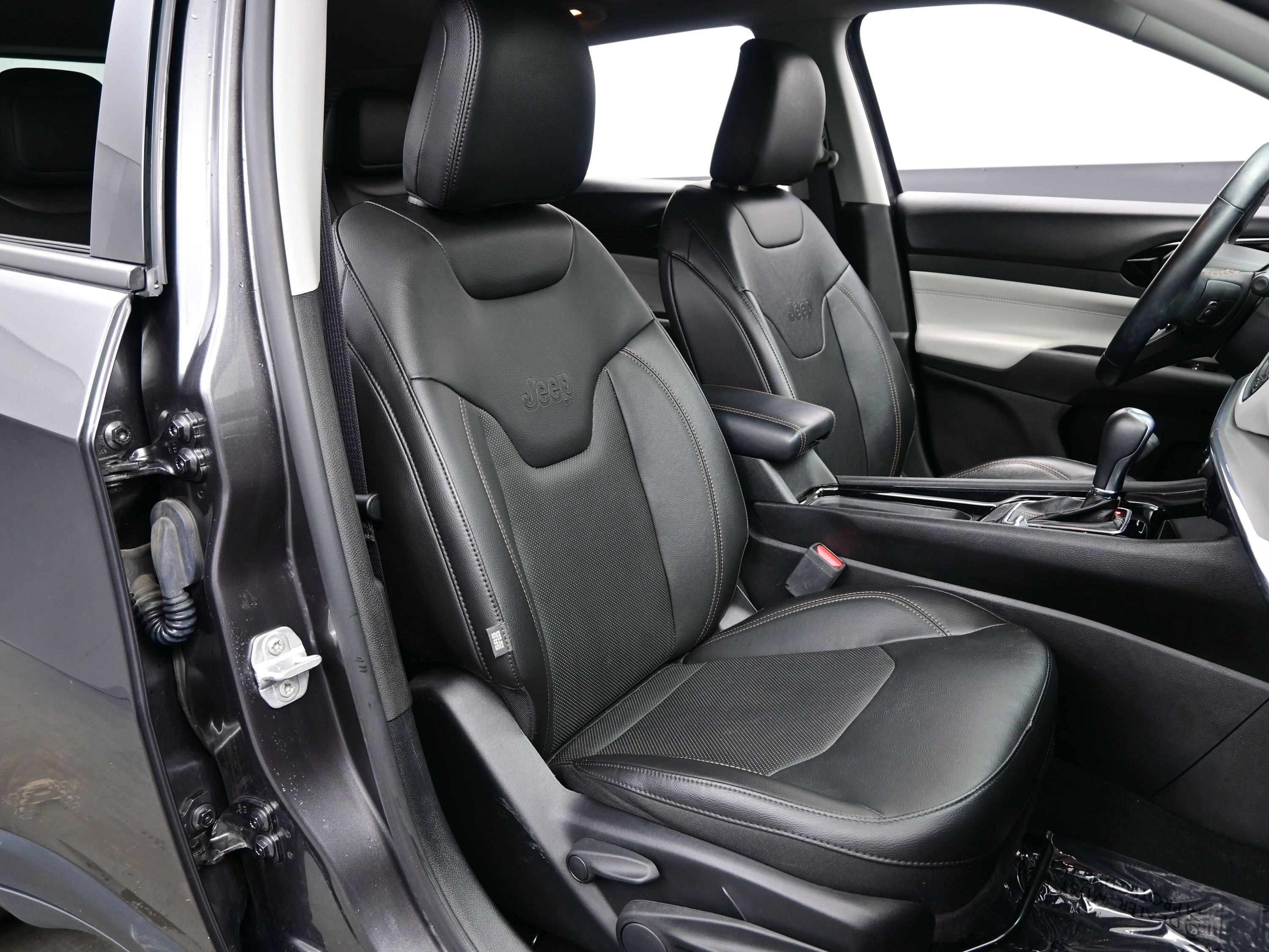 Used 2022 Jeep Compass Limited image 13