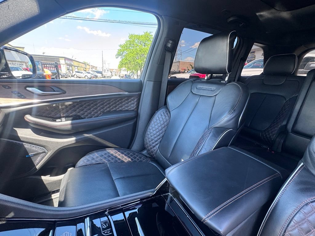 Used 2023 Jeep Grand Cherokee Summit w/ Luxury Tech Group V AWD/4WD image 14
