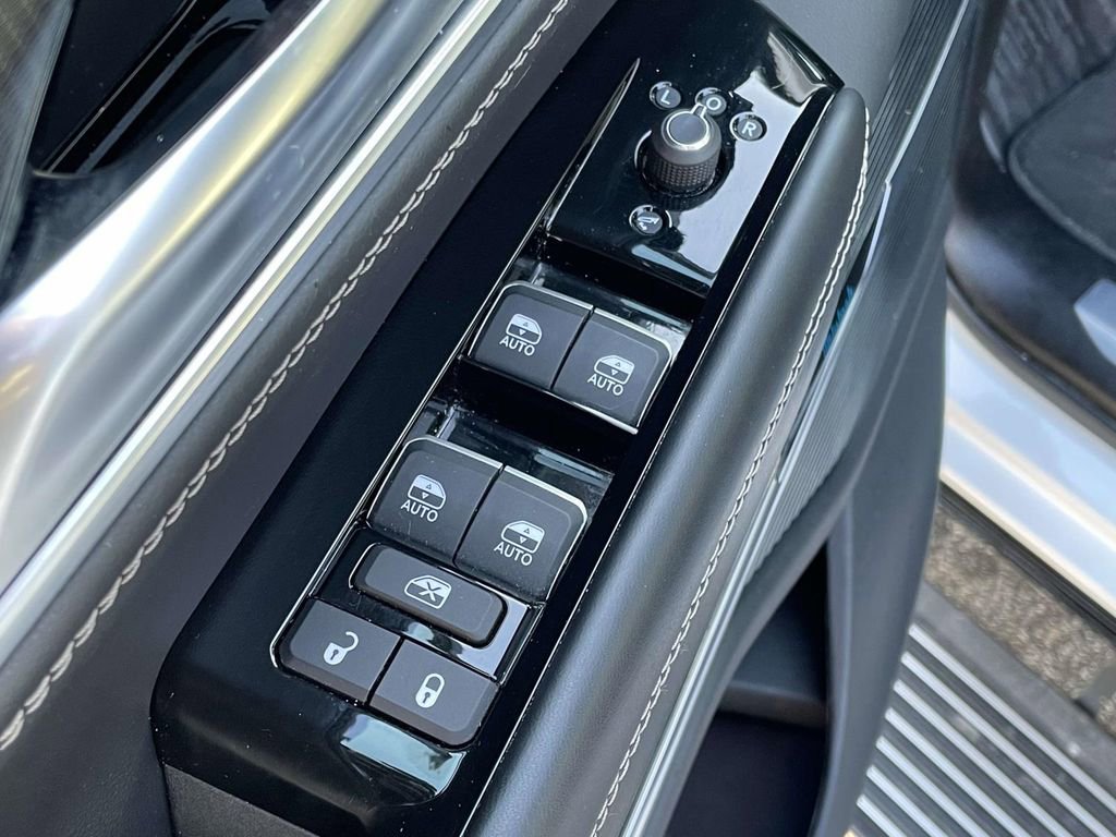 Used 2024 Jeep Grand Wagoneer Series II w/ Quick Order Packagew 28T image 8