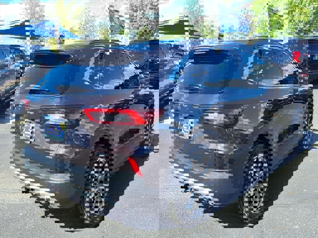 Certified 2023 Ford Escape Platinum w/ Class II Trailer Tow Package image 4