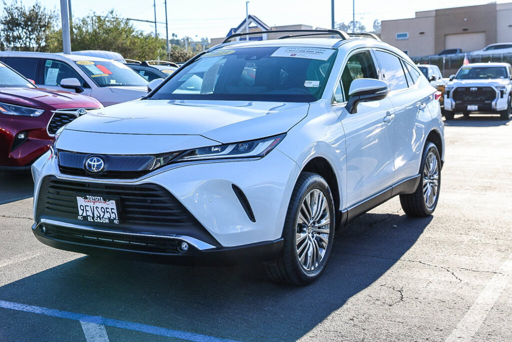 Certified 2023 Toyota Venza XLE AWD/4WD image 18
