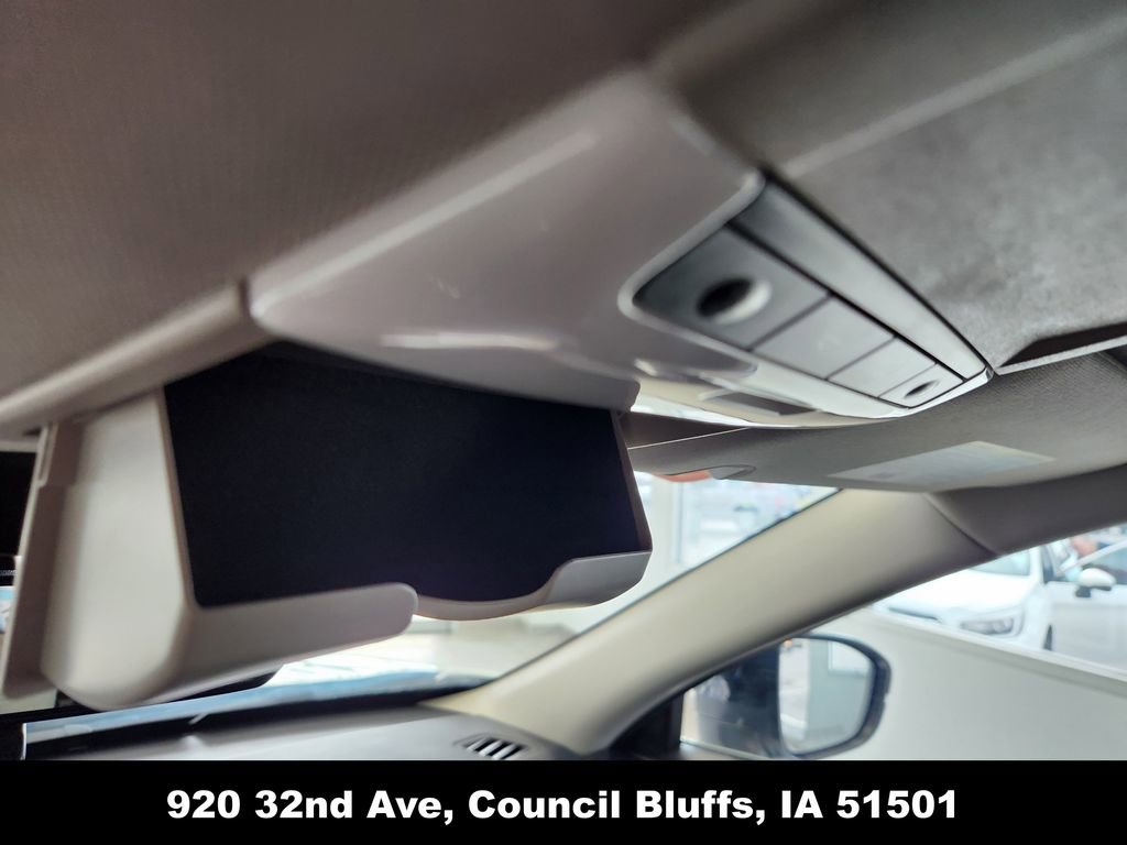 Used 2024 Nissan Pathfinder S image 32