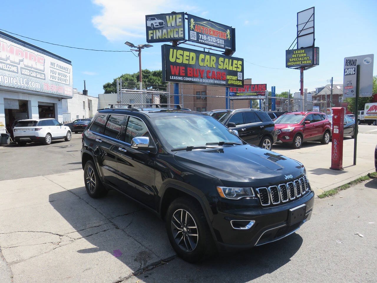 Used 2018 Jeep Grand Cherokee Limited AWD/4WD image 3