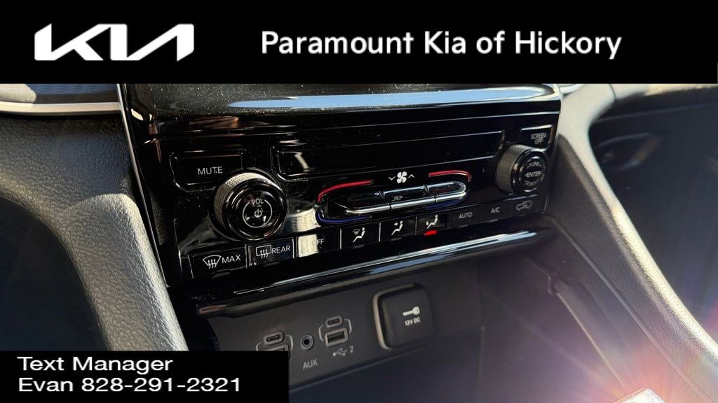 Used 2023 Jeep Grand Cherokee L Laredo image 10