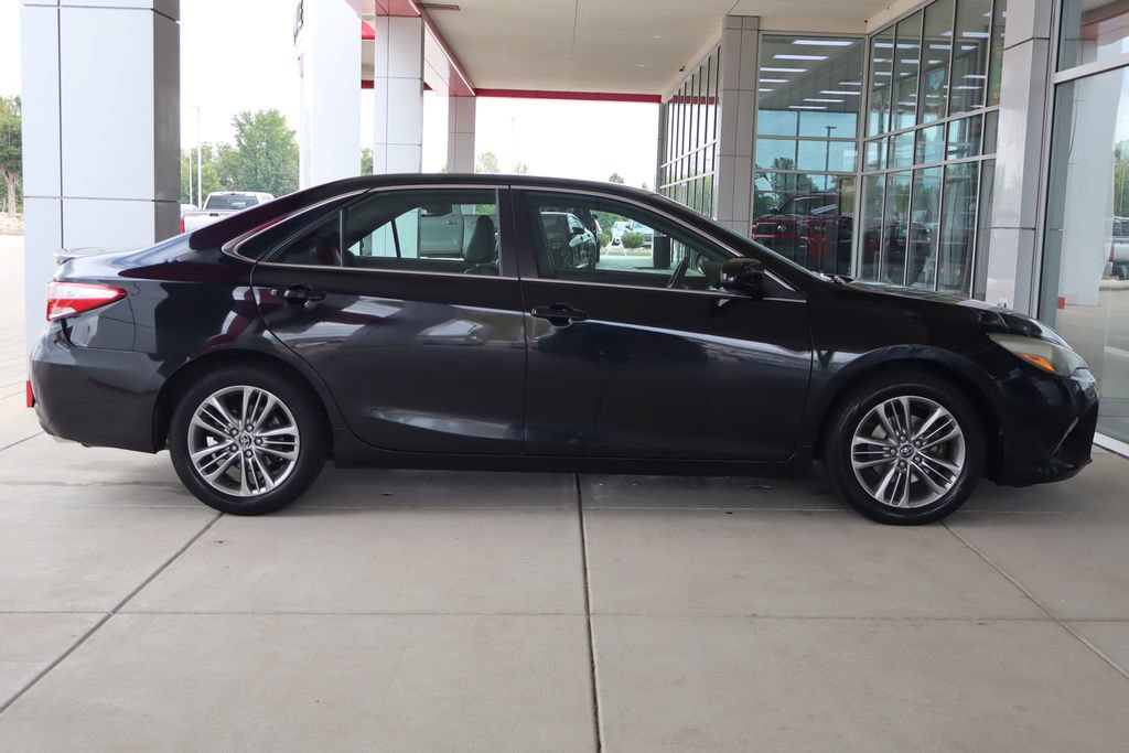 Used 2015 Toyota Camry SE FWD image 10
