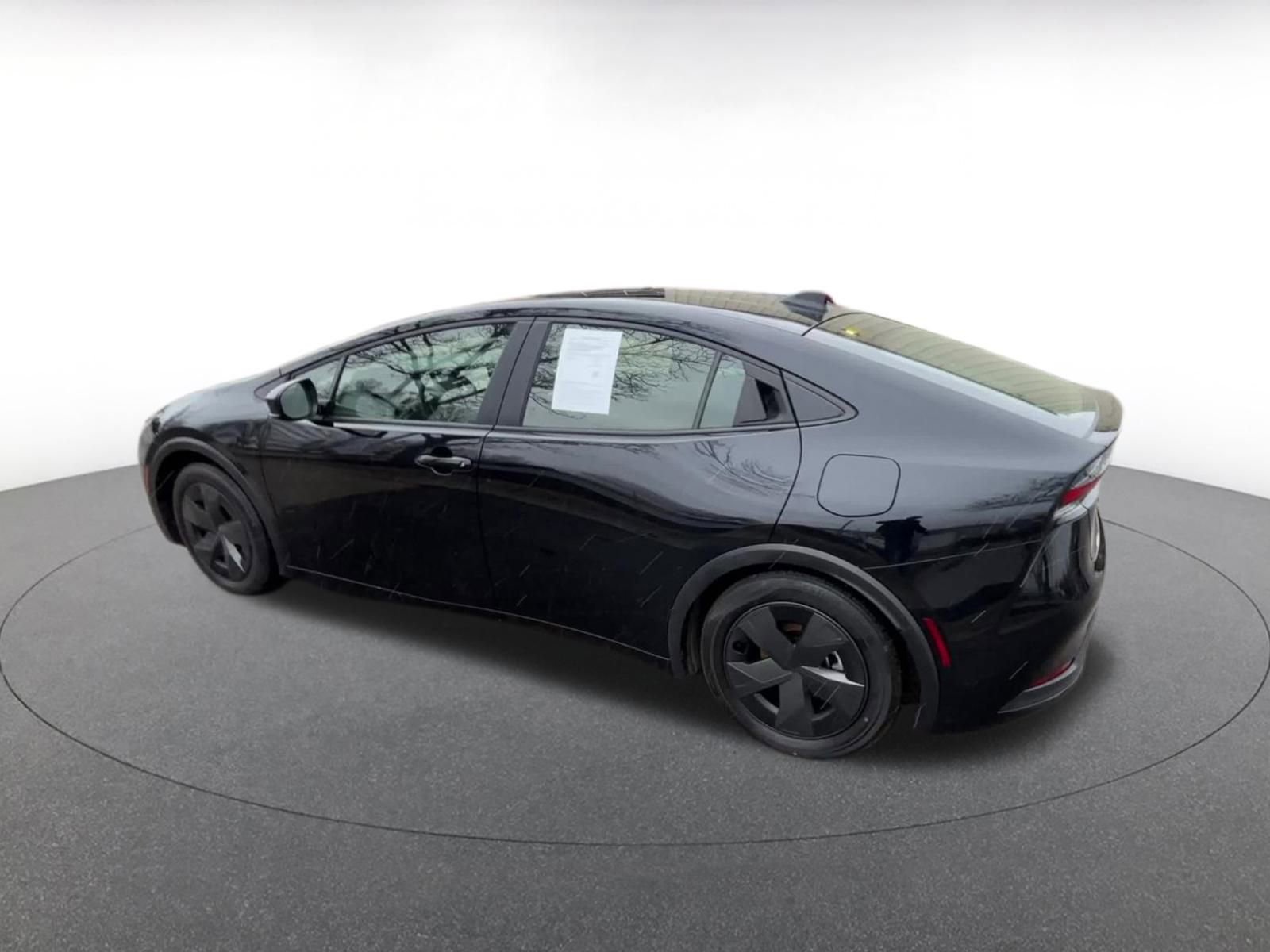 Used 2025 Toyota Prius LE image 11