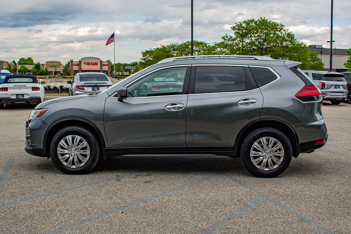 Used 2017 Nissan Rogue S w/ Appearance Package AWD/4WD image 5