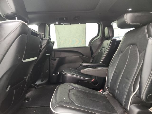 Used 2022 Chrysler Pacifica Limited w/ Uconnect Theater Family Group FWD image 10