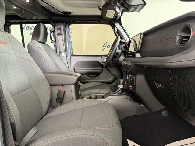 Used 2025 Jeep Wrangler Unlimited Rubicon image 16