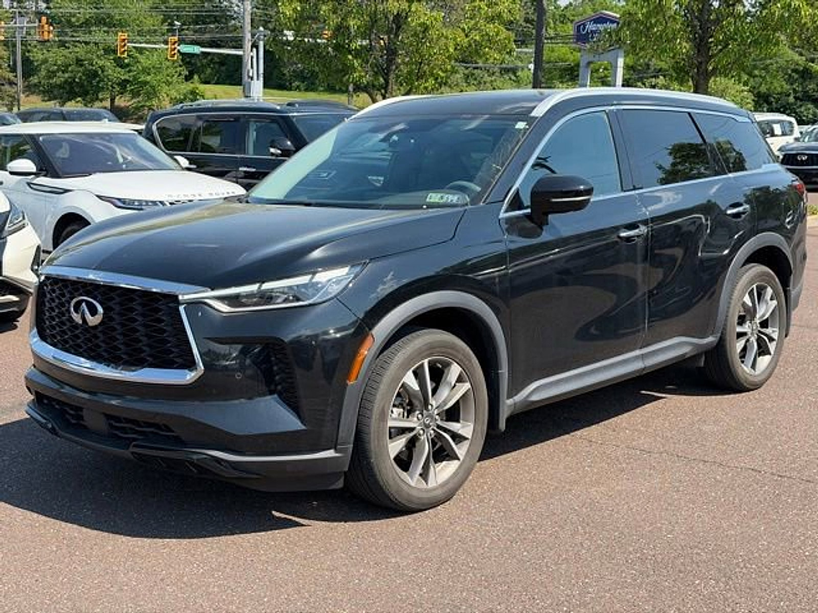 Used 2023 INFINITI QX60 Luxe w/ Cargo Package AWD/4WD image 3