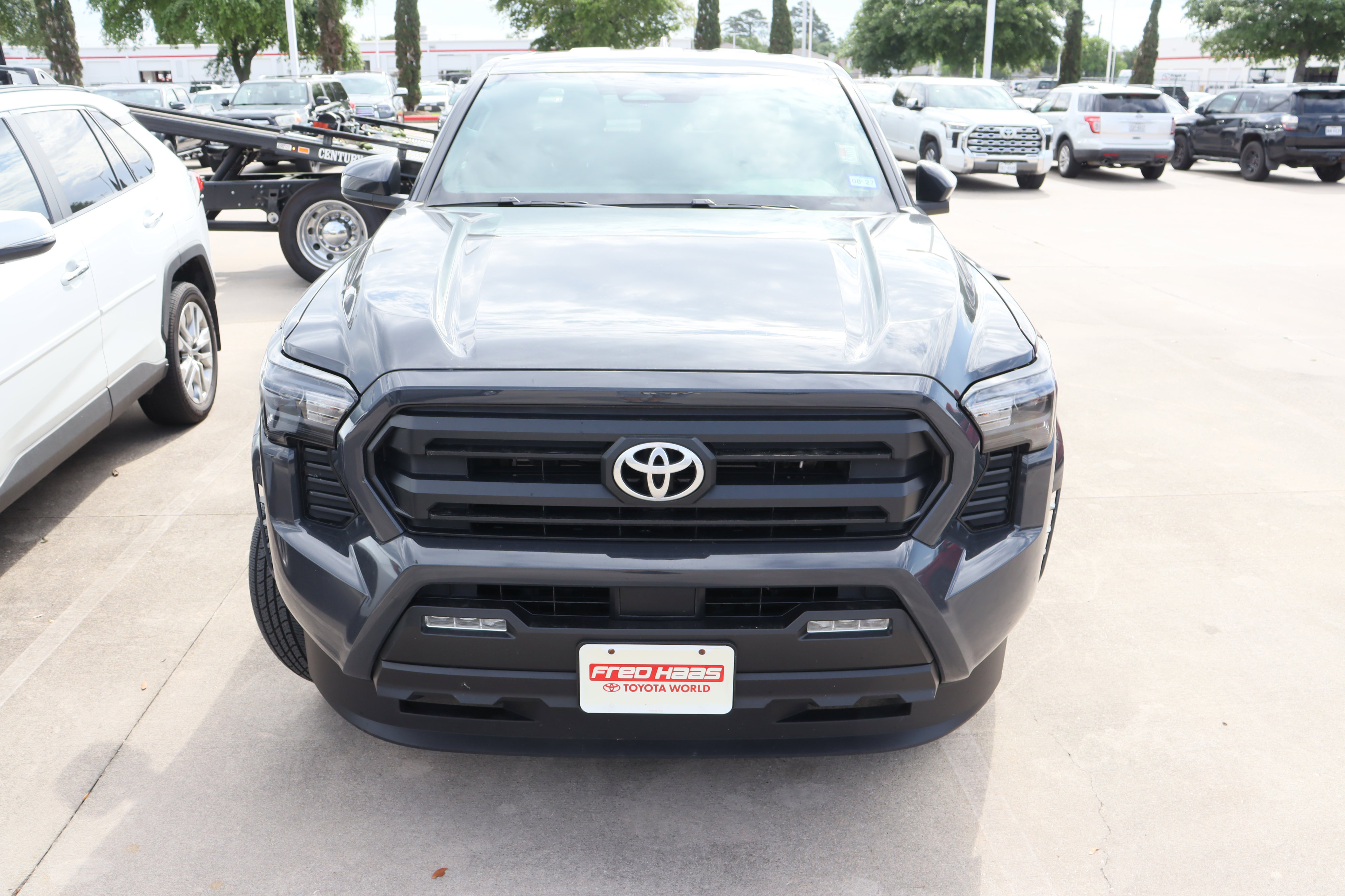 Used 2025 Toyota Tacoma SR5 image 3