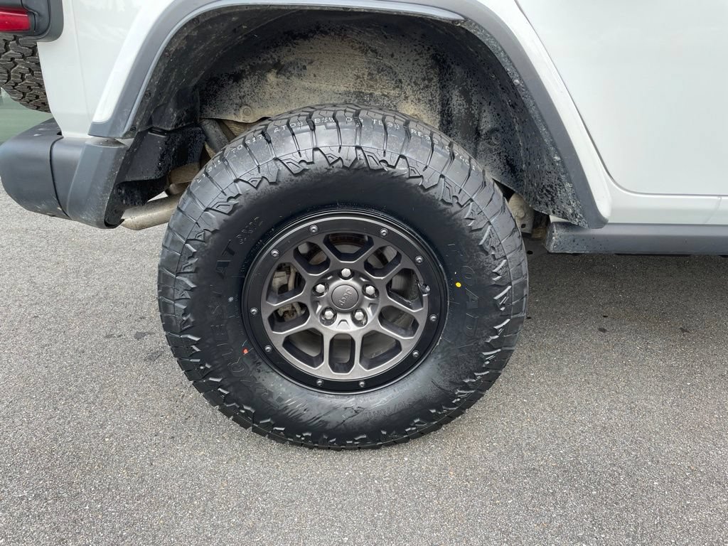Used 2023 Jeep Wrangler Unlimited Rubicon w/ Xtreme 35 Tire Package AWD/4WD image 4