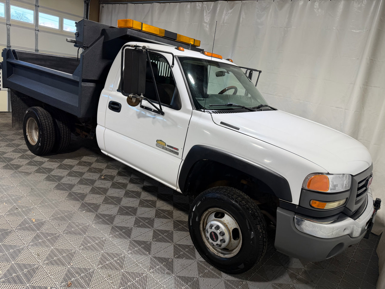 Used 2004 GMC Sierra 3500 W/T w/ Heavy-Duty Power Package image 5