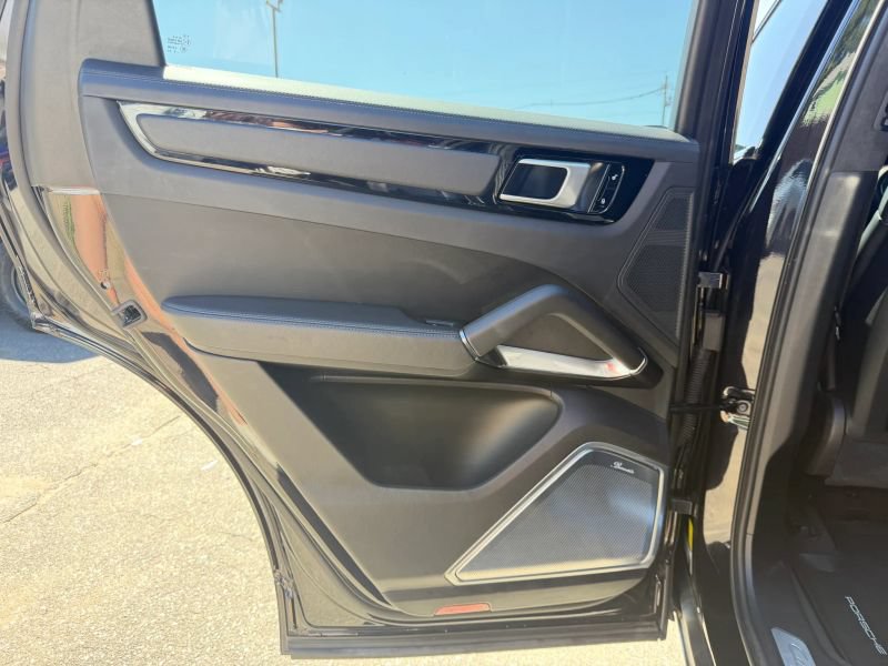 Used 2019 Porsche Cayenne Turbo AWD/4WD image 15
