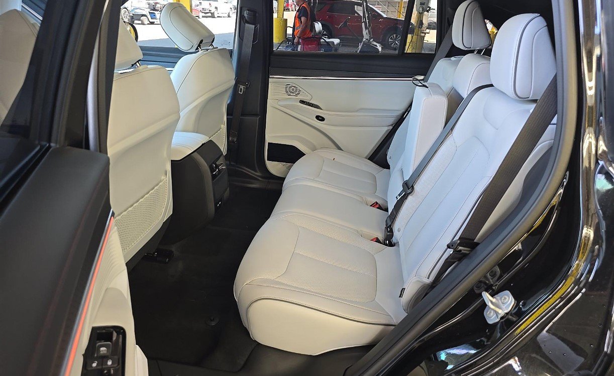 Used 2025 Jeep Wagoneer S Limited AWD/4WD image 10