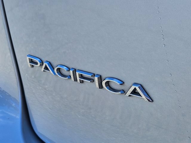 Used 2024 Chrysler Pacifica Touring-L FWD image 11