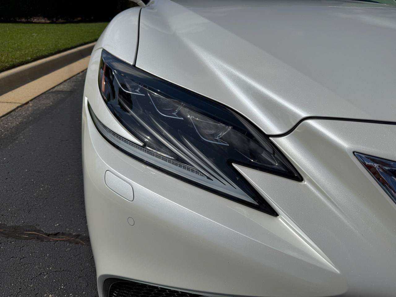 Used 2018 Lexus LS 500h AWD w/ Interior Upgrade Package image 13