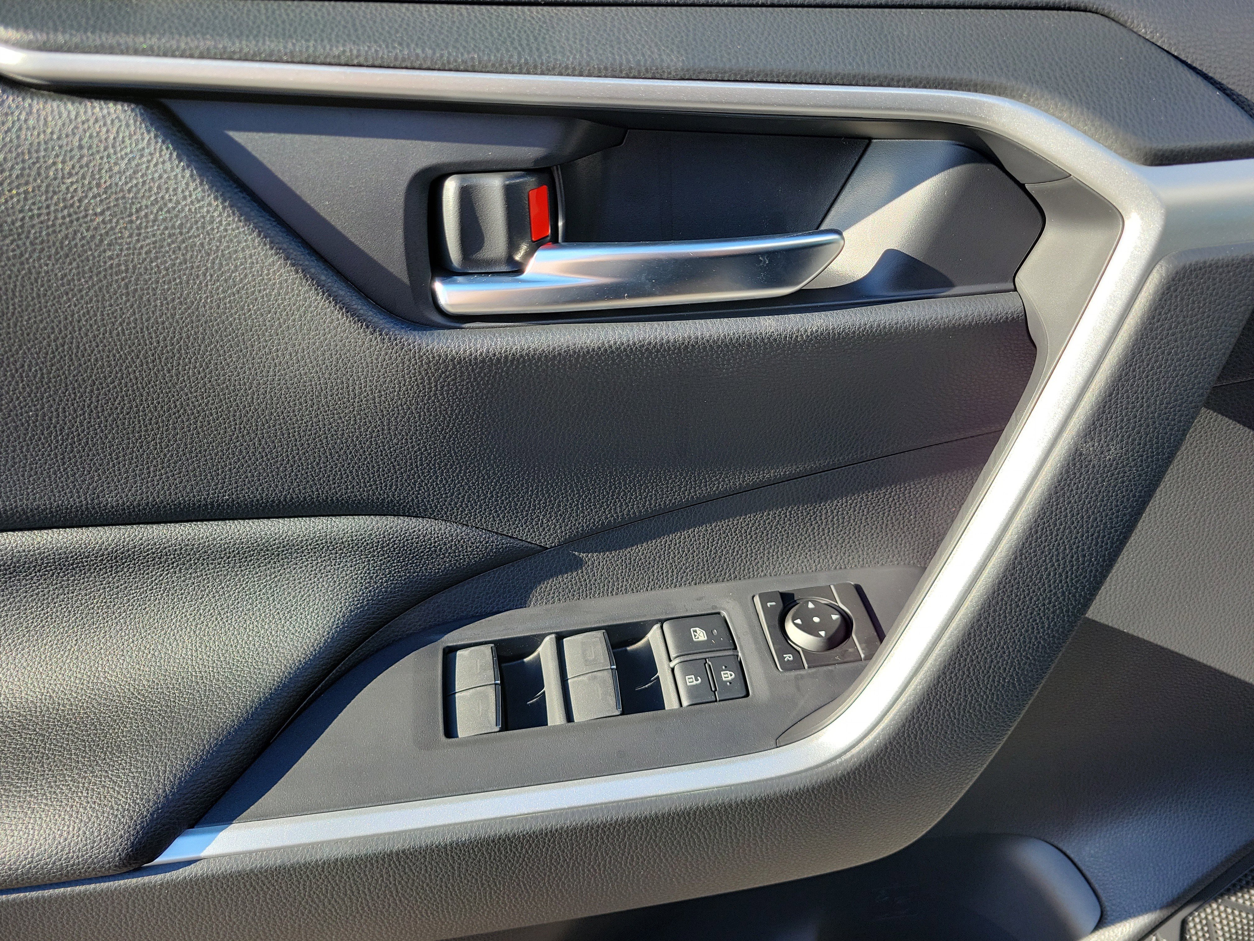 New 2025 Toyota RAV4 XLE w/ Convenience Package image 17