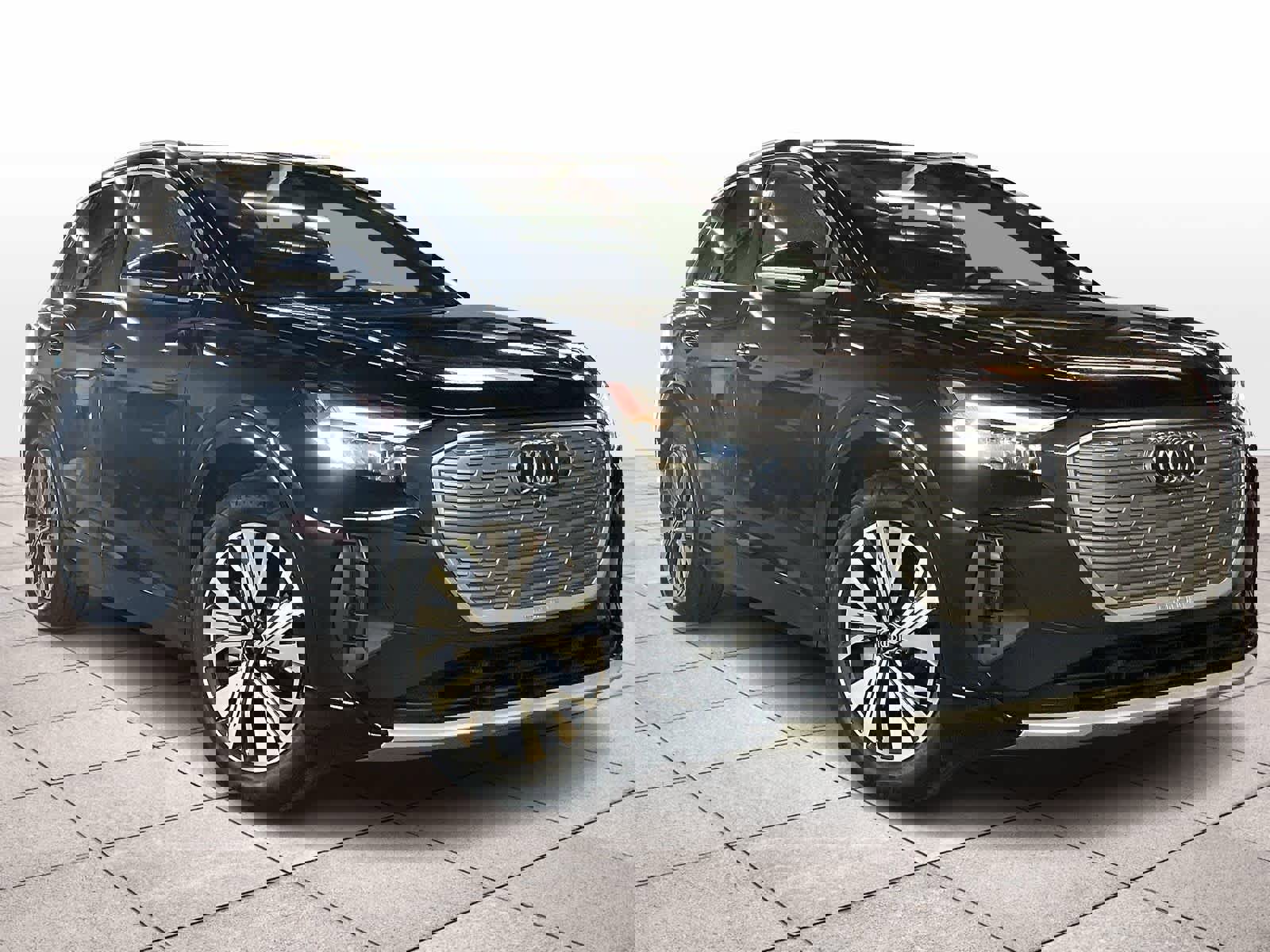 Used 2023 Audi Q4 e-tron Premium Plus w/ Premium Plus image 2