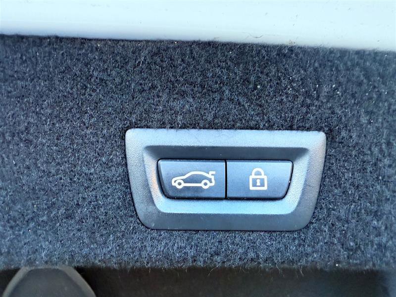 Used 2018 BMW 750i image 24